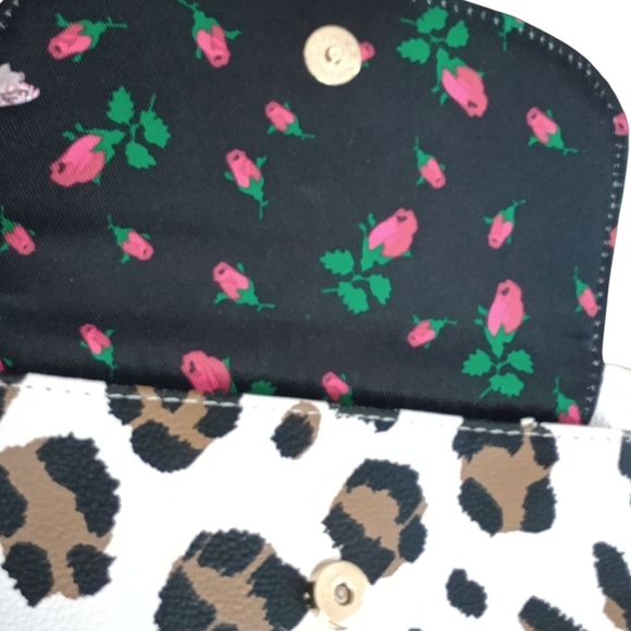 Betsey Johnson Leopard Print Wallet GUC - Picture 4 of 8